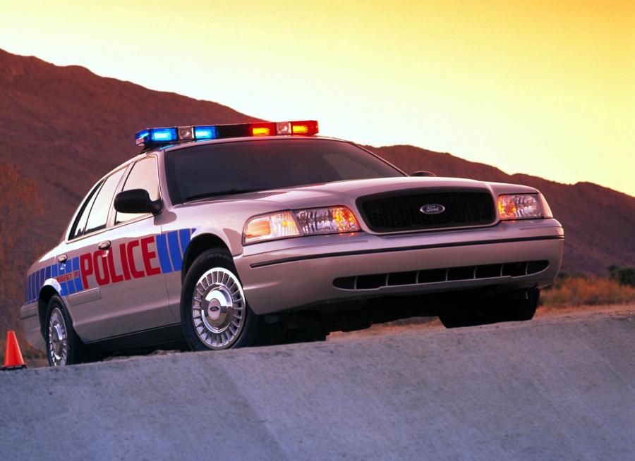  Ford Crown Victoria P71 Police Interceptor 2001 года  (фото 1 из 14)